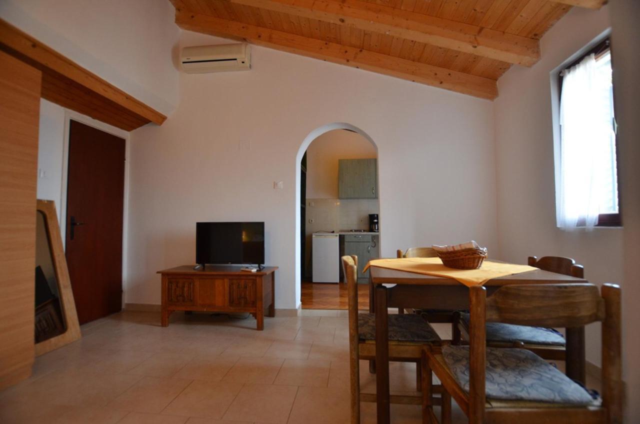 Brigita Apartments Ровинь Экстерьер фото
