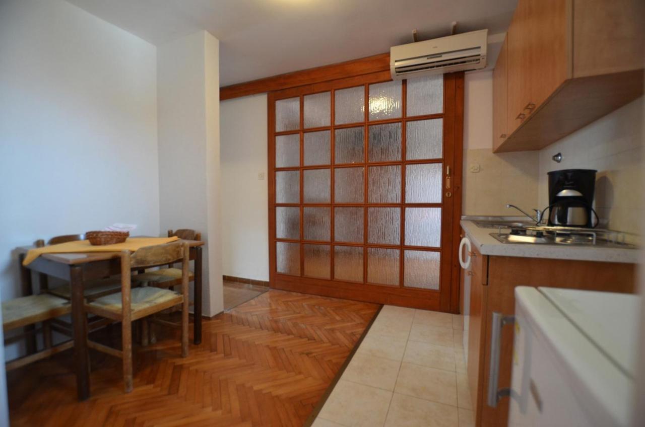 Brigita Apartments Ровинь Экстерьер фото