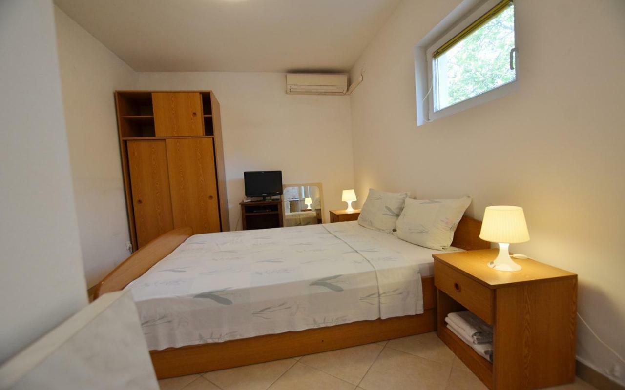 Brigita Apartments Ровинь Экстерьер фото